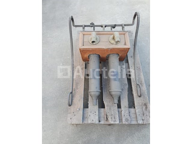 Antieke houten waterpomp - afbeelding 3 van  4