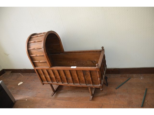 Antieke houten wieg afm. 100x48x100 - afbeelding 1 van  5