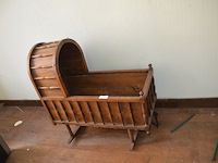 Antieke houten wieg afm. 100x48x100