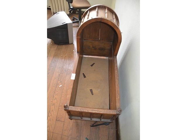 Antieke houten wieg afm. 100x48x100 - afbeelding 3 van  5