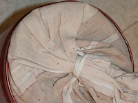 Antieke ijzeren koffiedoos met koffiebonen - afbeelding 3 van  3