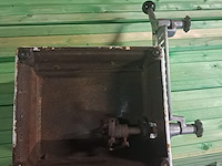 Antieke kaas snijmachine in emaille - afbeelding 6 van  9