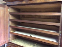 Antieke kast met schuiven - afbeelding 2 van  3