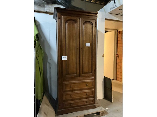 Antieke kasten (4x) - afbeelding 1 van  5