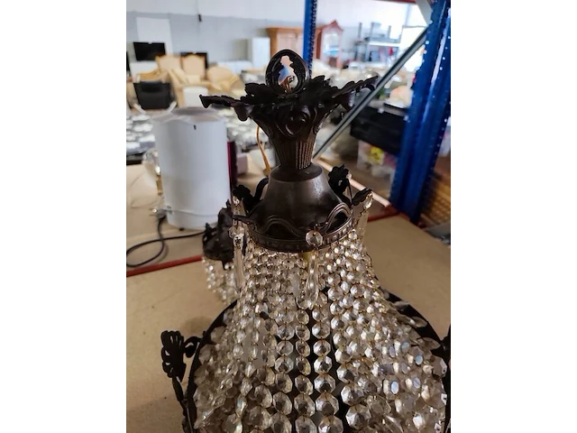 Antieke kroonluchter van brons met kristallen hangers, vierkante spiegelwandklok - afbeelding 5 van  7
