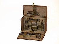 Antieke lederen toilet- / reiscassette met...