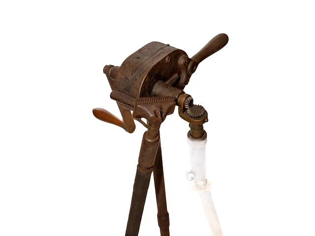 Antieke mechanische paardenscheermachine op... - afbeelding 3 van  3