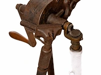 Antieke mechanische paardenscheermachine op... - afbeelding 3 van  3