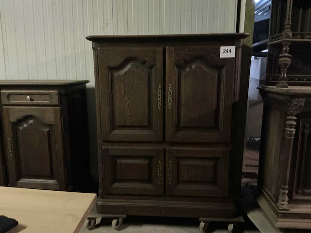 Antieke meubel opstelling (2x) - afbeelding 3 van  4