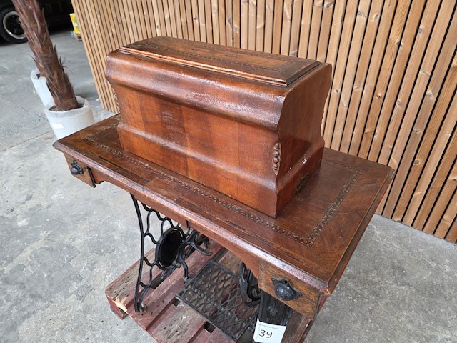 Antieke naaimachine margot - afbeelding 4 van  14