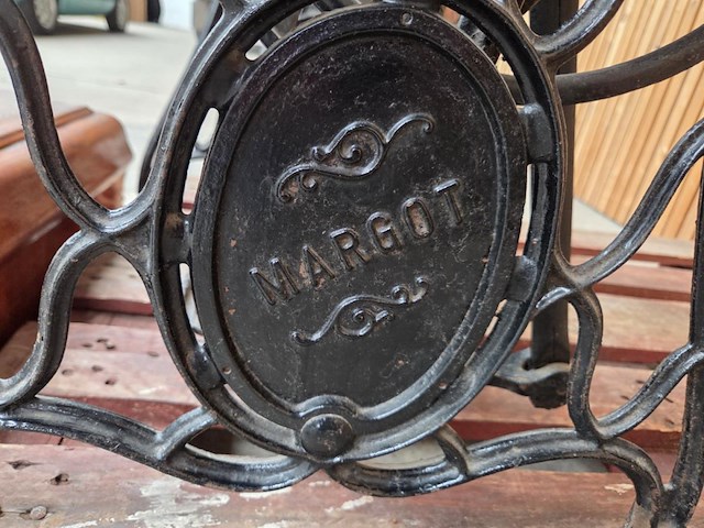 Antieke naaimachine margot - afbeelding 8 van  14