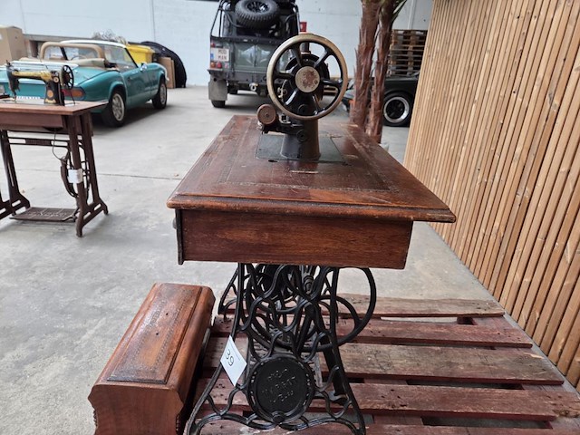 Antieke naaimachine margot - afbeelding 9 van  14