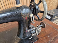 Antieke naaimachine margot - afbeelding 10 van  14