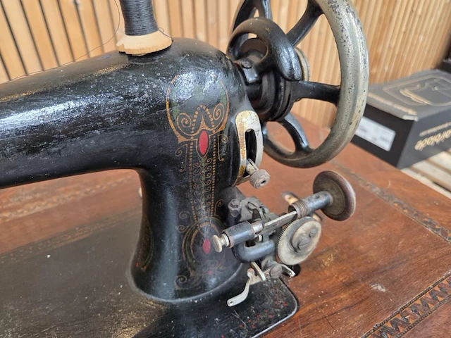 Antieke naaimachine margot - afbeelding 10 van  14