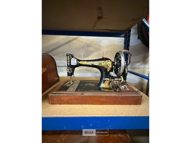 Antieke naaimachine singer - afbeelding 1 van  9