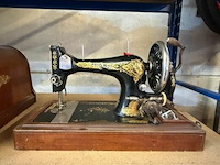 Antieke naaimachine singer - afbeelding 1 van  9