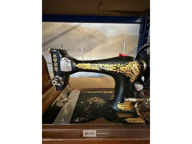 Antieke naaimachine singer - afbeelding 2 van  9