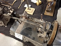 Antieke naaimachine - afbeelding 3 van  3