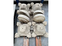 Antieke pilaren in zandsteen - various buidingmaterial - afbeelding 1 van  2