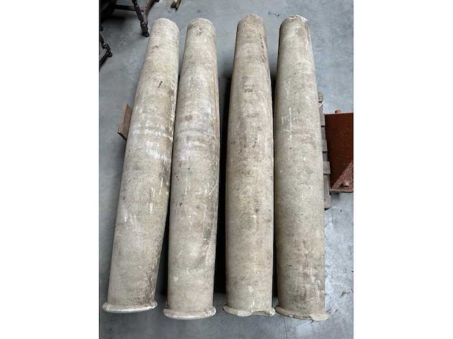 Antieke pilaren in zandsteen - various buidingmaterial - afbeelding 2 van  2