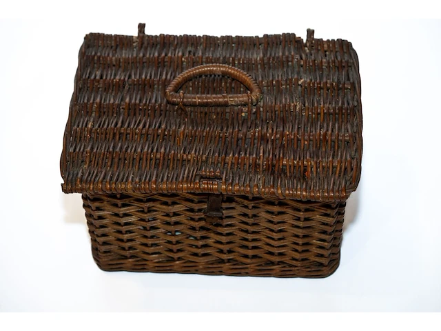 Antieke rieten picknickmand met servies... - afbeelding 3 van  4