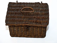Antieke rieten picknickmand met servies... - afbeelding 3 van  4