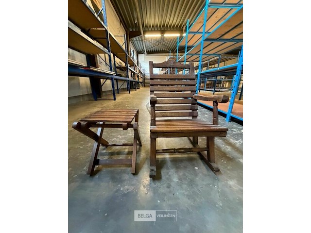 Antieke schommelstoeltje + tafeltje - afbeelding 1 van  3