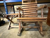 Antieke schommelstoeltje + tafeltje - afbeelding 2 van  3