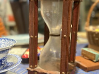 Antieke spaarpot zandloper - afbeelding 1 van  2