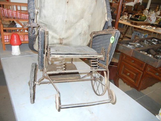 Antieke speelgoed kinderwagen - afbeelding 3 van  6