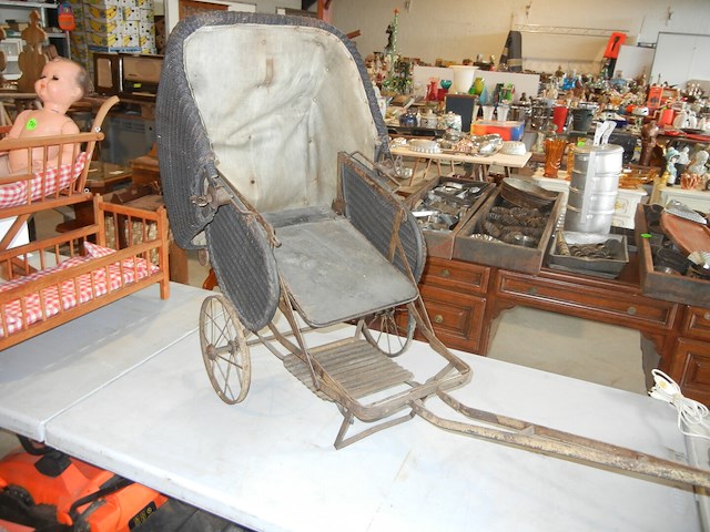 Antieke speelgoed kinderwagen - afbeelding 6 van  6