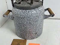Antieke stoomketel "cuitouvitt" 1928 - afbeelding 1 van  2