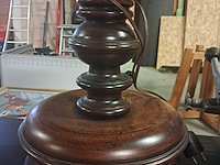 Antieke tafellamp j.1970 massiefe gedraaide houten voet h 850 mm ø 350 mm - afbeelding 2 van  4