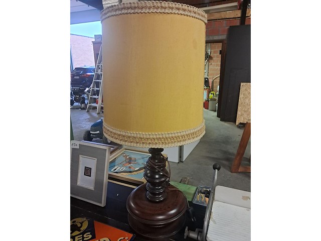 Antieke tafellamp j.1970 massiefe gedraaide houten voet h 850 mm ø 350 mm - afbeelding 4 van  4