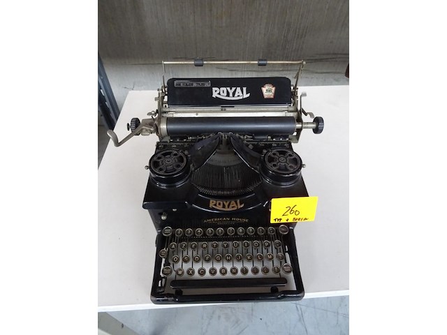 Antieke typmachine royal - afbeelding 1 van  3