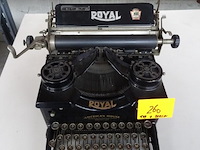 Antieke typmachine royal - afbeelding 1 van  3