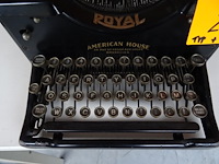 Antieke typmachine royal - afbeelding 2 van  3