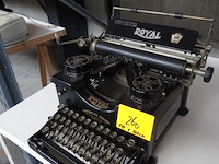 Antieke typmachine royal - afbeelding 3 van  3