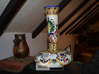 Antieke vaas met koperen koffiepotje - afbeelding 1 van  3