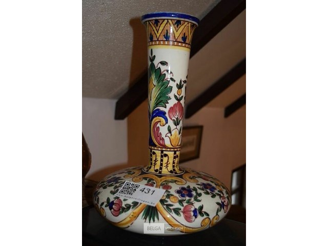 Antieke vaas met koperen koffiepotje - afbeelding 2 van  3