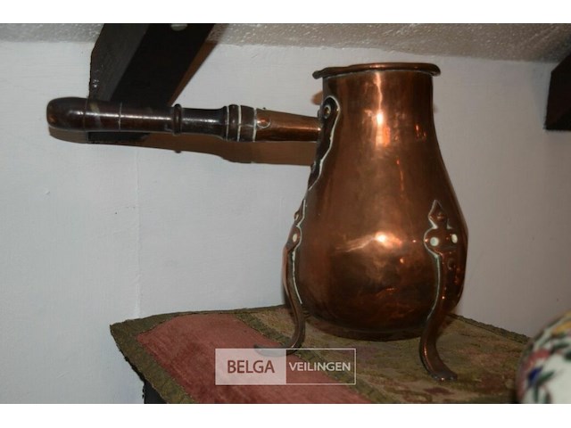 Antieke vaas met koperen koffiepotje - afbeelding 3 van  3