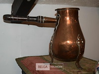 Antieke vaas met koperen koffiepotje - afbeelding 3 van  3