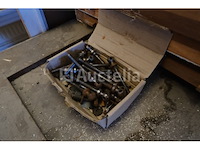 Antieke vintage garderobe - afbeelding 1 van  9