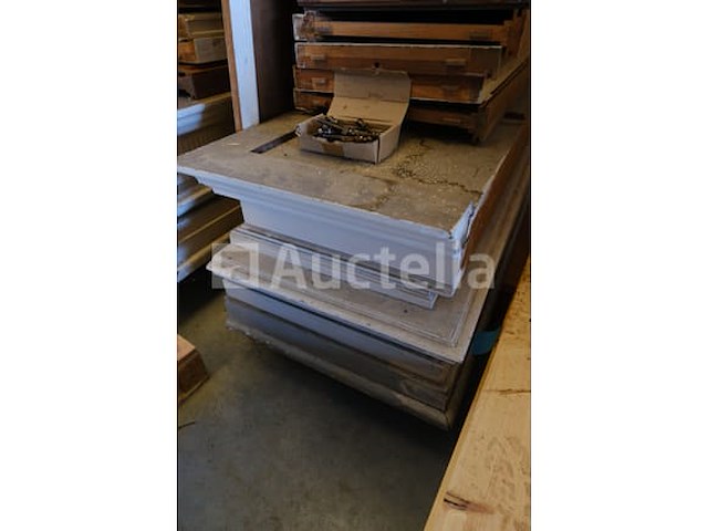 Antieke vintage garderobe - afbeelding 8 van  9