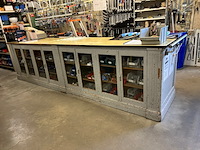 Antieke vitrine toonbank/toog