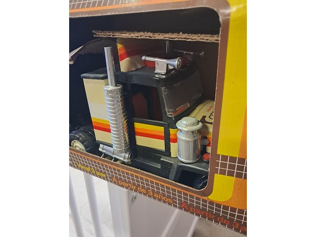 Antieke vrachtwagen in doos jaren 1970 metaal en plastiek - afbeelding 2 van  6