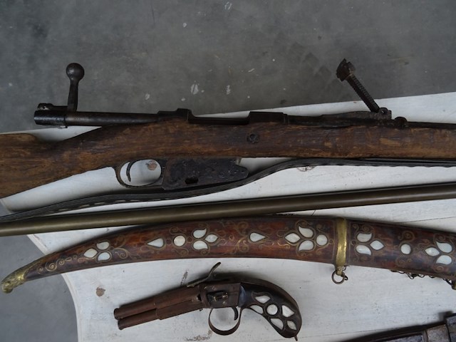 Antieke vuurwapens + zwaarten - afbeelding 7 van  7