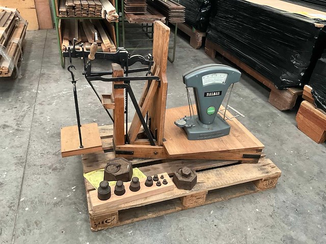 Antieke weegschaal - afbeelding 1 van  4