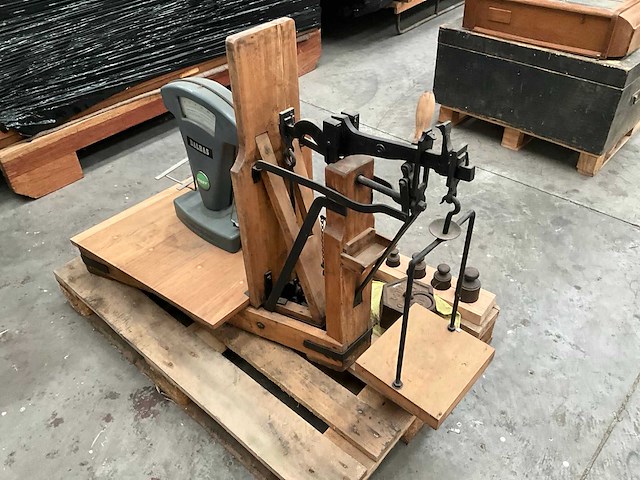 Antieke weegschaal - afbeelding 3 van  4