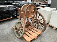 Antieke zandsteen slijpmolen - afbeelding 2 van  4